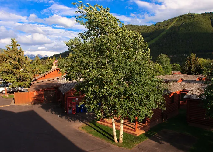 Cowboy Village Lodge *