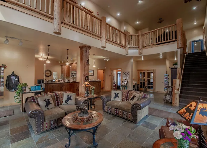 Cowboy Village Lodge *