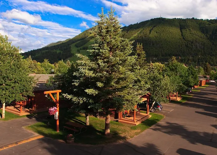 Cowboy Village Lodge *